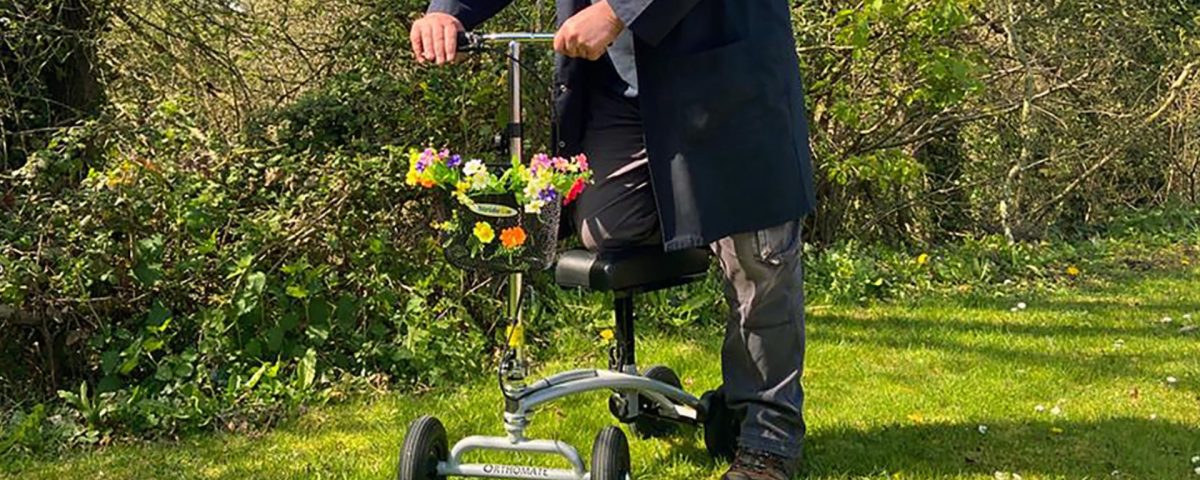 knee-walkers-guide-mobility-aid-options